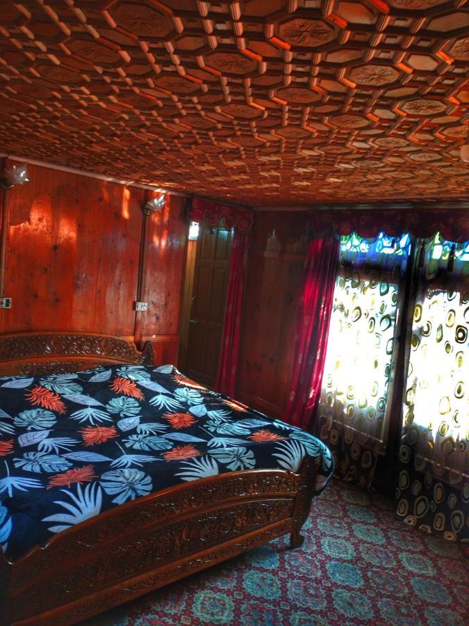 Lala Rulh Heritage Group Of Houseboats Сринагар Экстерьер фото